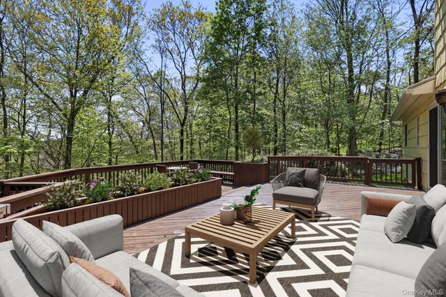 35 Woodcrest Drive, Armonk, NY 10504
