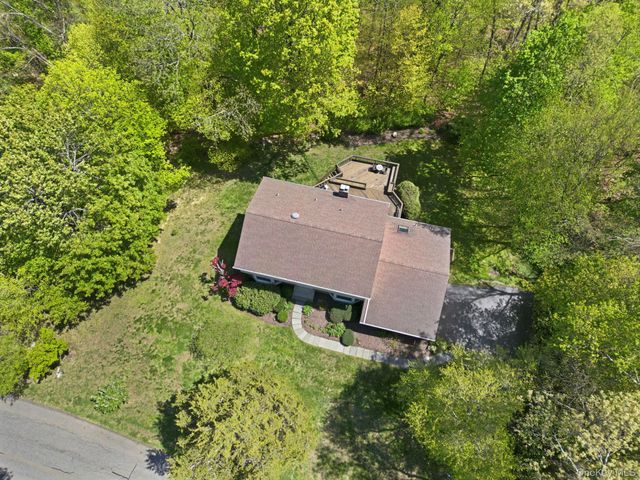 35 Woodcrest Drive, Armonk, NY 10504