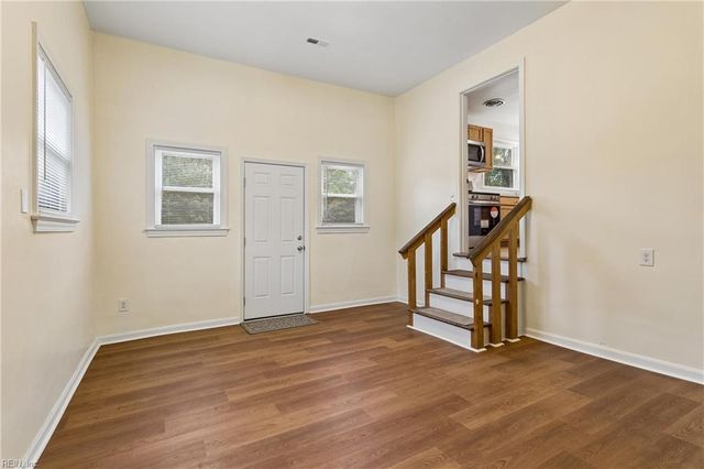1 Westbrook DR, Hampton, VA 23666