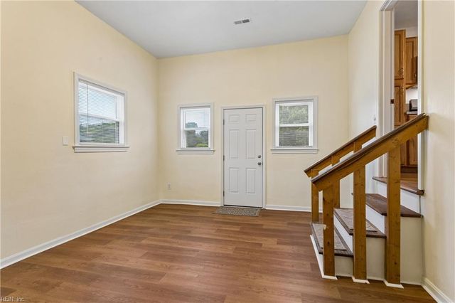 1 Westbrook DR, Hampton, VA 23666