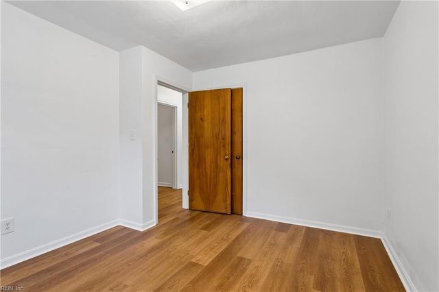 1 Westbrook DR, Hampton, VA 23666