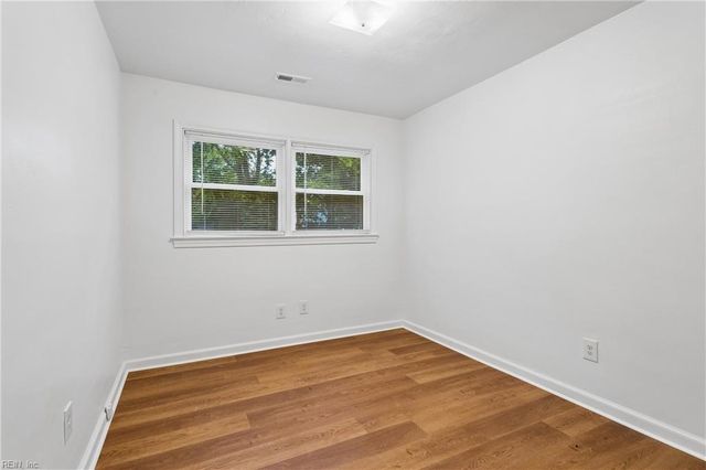 1 Westbrook DR, Hampton, VA 23666