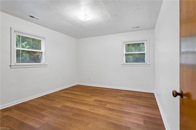 1 Westbrook DR, Hampton, VA 23666