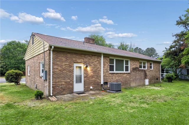 1 Westbrook DR, Hampton, VA 23666