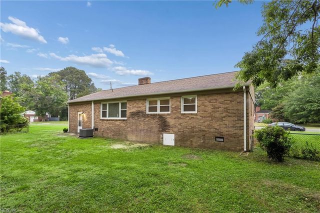 1 Westbrook DR, Hampton, VA 23666