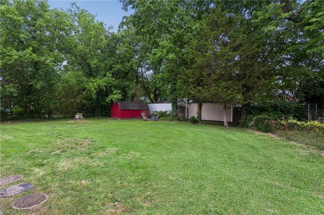 1 Westbrook DR, Hampton, VA 23666