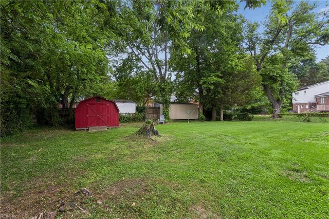 1 Westbrook DR, Hampton, VA 23666