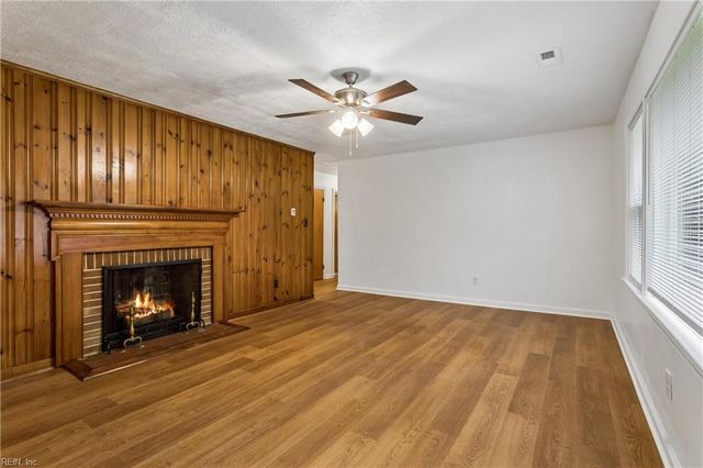 1 Westbrook DR, Hampton, VA 23666