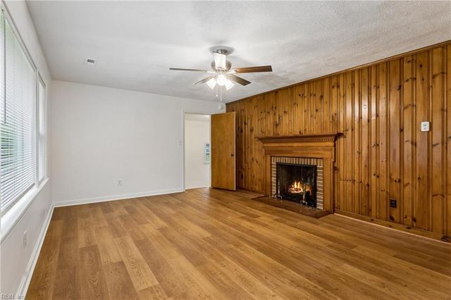 1 Westbrook DR, Hampton, VA 23666