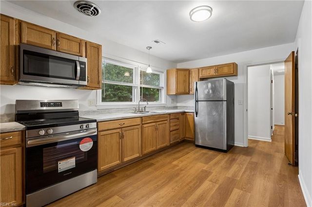 1 Westbrook DR, Hampton, VA 23666