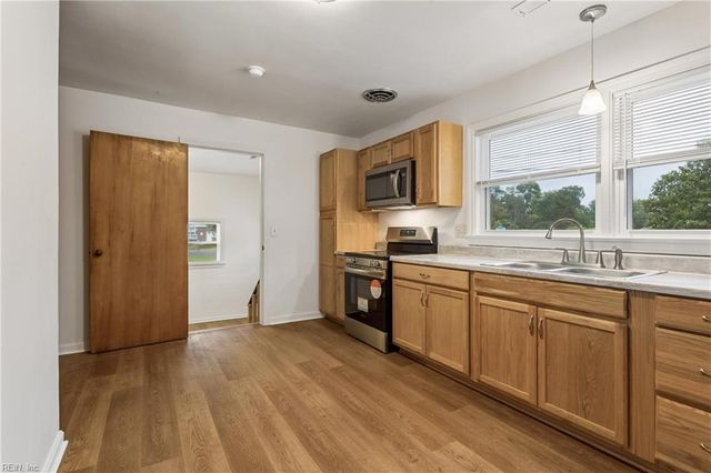 1 Westbrook DR, Hampton, VA 23666