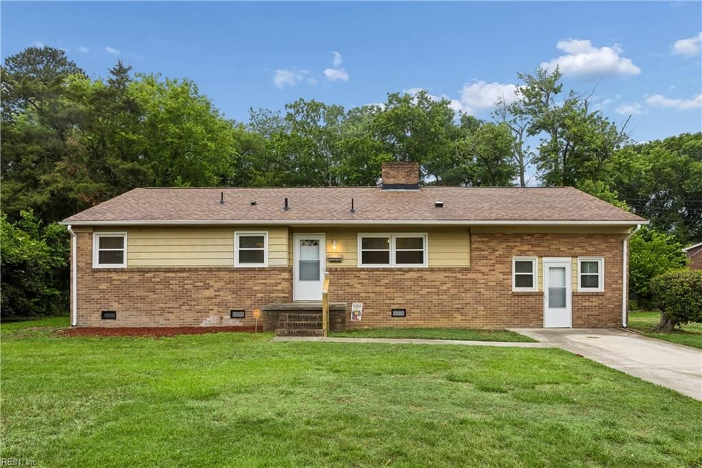 1 Westbrook DR, Hampton, VA 23666