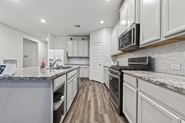 5806 Platinum Lakes Court, Richmond, TX 77469