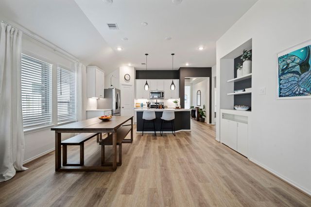 248 Trapper Creek Drive, Conroe, TX 77304