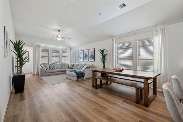 248 Trapper Creek Drive, Conroe, TX 77304