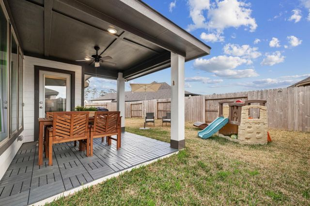 248 Trapper Creek Drive, Conroe, TX 77304