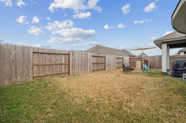 248 Trapper Creek Drive, Conroe, TX 77304