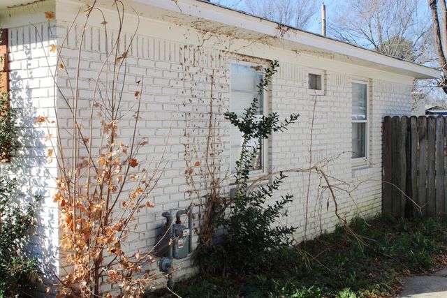 1673 S WHITE STATION RD, Memphis, TN 38117