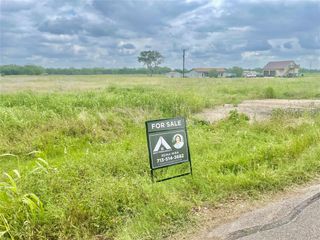 271 Sabinal Street, Boling, TX 77420