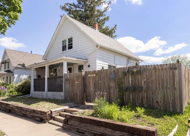 1413 40th Street, Rock Island, IL 61201