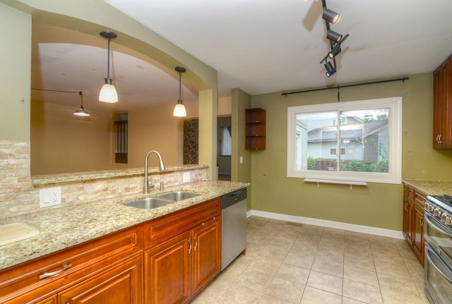 306 Colony Green Drive, Bloomingdale, IL 60108