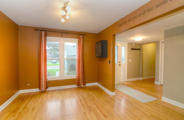 306 Colony Green Drive, Bloomingdale, IL 60108