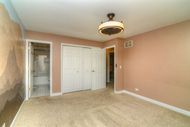 306 Colony Green Drive, Bloomingdale, IL 60108