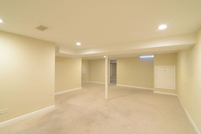 306 Colony Green Drive, Bloomingdale, IL 60108