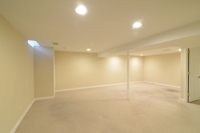 306 Colony Green Drive, Bloomingdale, IL 60108