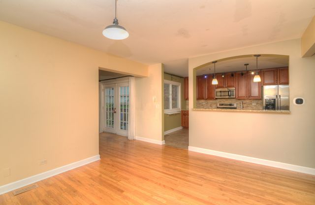 306 Colony Green Drive, Bloomingdale, IL 60108