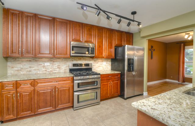 306 Colony Green Drive, Bloomingdale, IL 60108