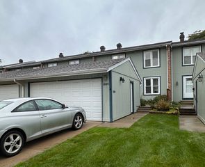 306 Colony Green Drive, Bloomingdale, IL 60108