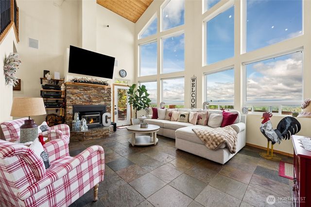 90 W Jeanne Saeger Loop, Shelton, WA 98584