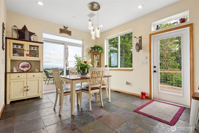 90 W Jeanne Saeger Loop, Shelton, WA 98584