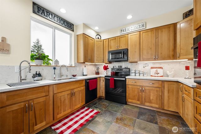 90 W Jeanne Saeger Loop, Shelton, WA 98584