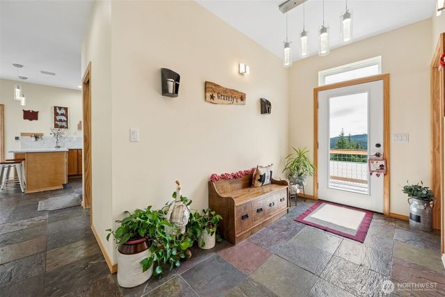 90 W Jeanne Saeger Loop, Shelton, WA 98584