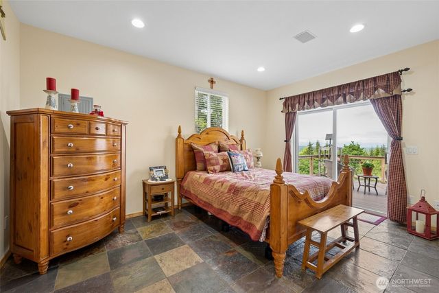 90 W Jeanne Saeger Loop, Shelton, WA 98584