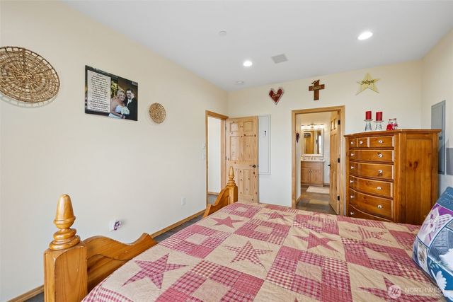 90 W Jeanne Saeger Loop, Shelton, WA 98584