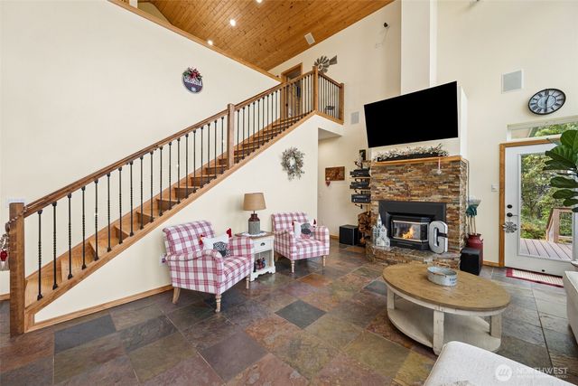 90 W Jeanne Saeger Loop, Shelton, WA 98584