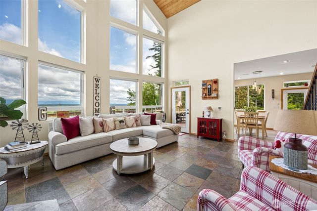 90 W Jeanne Saeger Loop, Shelton, WA 98584