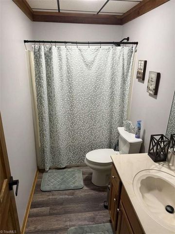 384 Lake Shore Avenue, Lexington, NC 27292