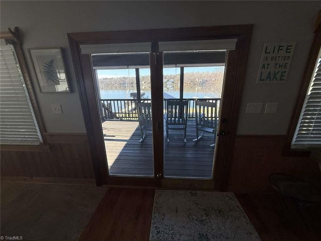 384 Lake Shore Avenue, Lexington, NC 27292