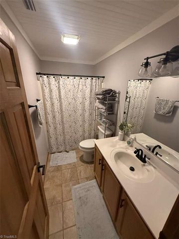 384 Lake Shore Avenue, Lexington, NC 27292