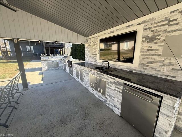 384 Lake Shore Avenue, Lexington, NC 27292