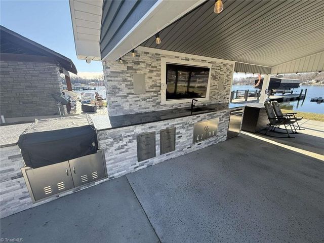 384 Lake Shore Avenue, Lexington, NC 27292