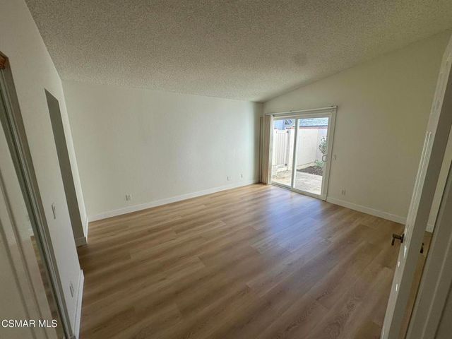 1874 Suntree Lane, Simi Valley, CA 93063