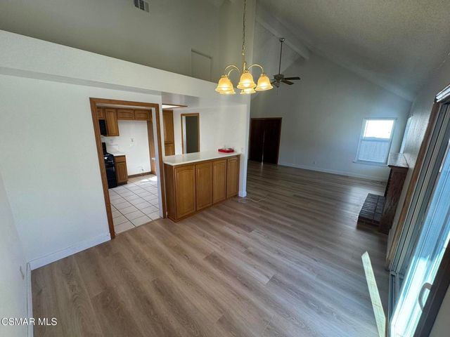 1874 Suntree Lane, Simi Valley, CA 93063