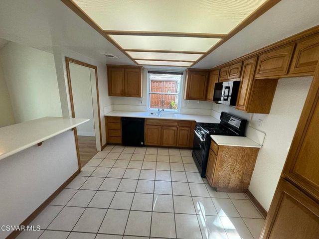 1874 Suntree Lane, Simi Valley, CA 93063