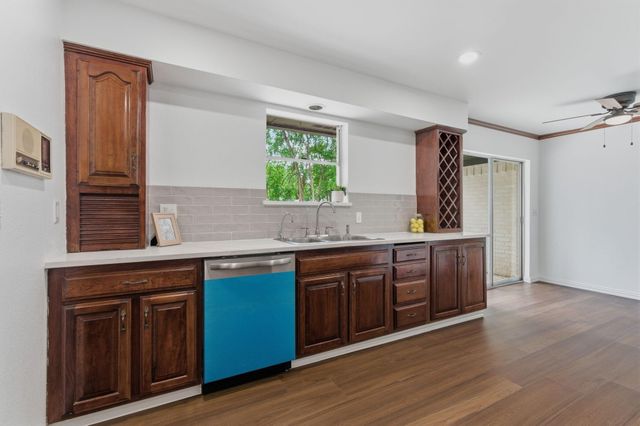 254 Springs Edge Dr, Montgomery, TX 77356