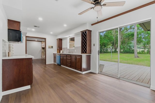 254 Springs Edge Dr, Montgomery, TX 77356